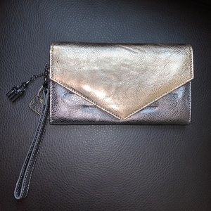 Disney Parks Kingdom Couture Collection Shimmering‎ Leather Wristlet Wallet